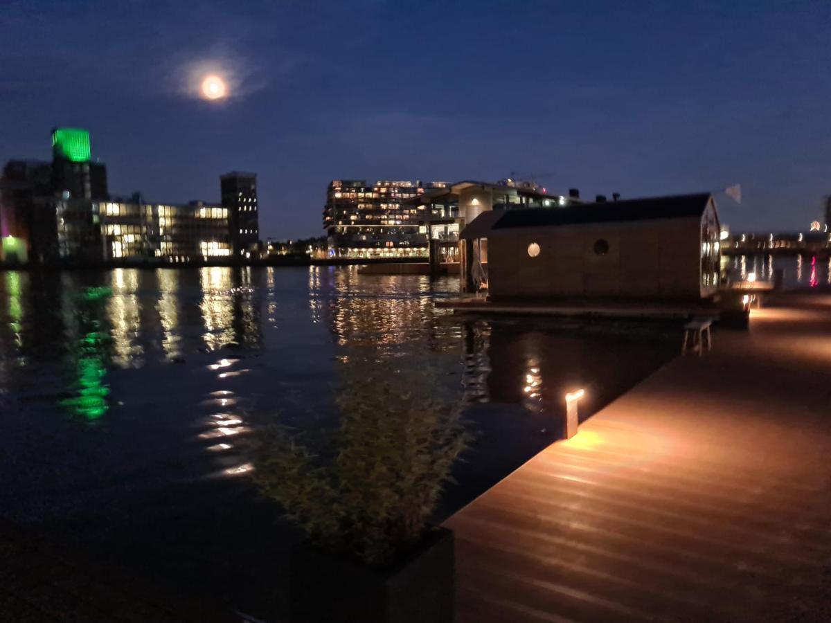 Hotel Wikkelboat Nr2 At Floating Rotterdam Rijnhaven Zewnętrze zdjęcie